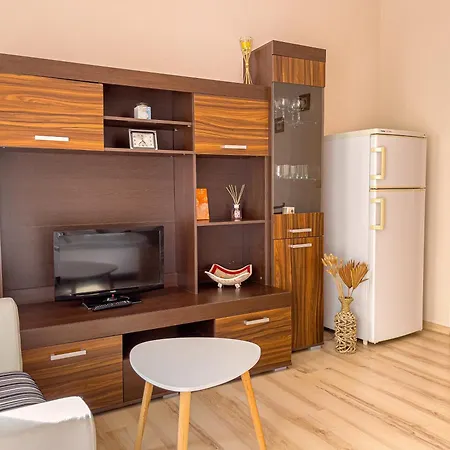 Complex Amphora Palace