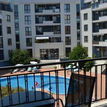 Complex Amphora Palace Apartmanhotel 3*