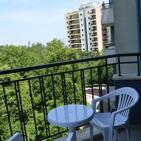 Complex Amphora Palace